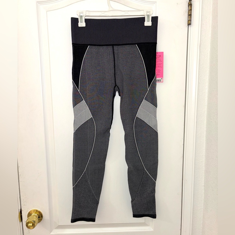 *NWT* Betsey Johnson High Rise Performance Leggings